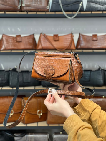 کیف چرم نورا قهوه ای گرم ابر و بادی سنگی