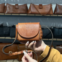 کیف چرم مینی عسلی نارنجی ابر و بادی تمام لیزارد