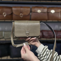 کیف چرم بغل پرچ ماکیاتو فلوتر