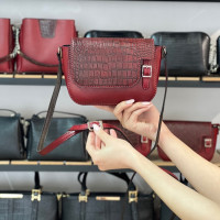 کیف چرم بغل سگک زرشکی ابر و بادی درب سنگی
