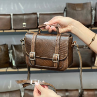 کیف چرم ماهک قهوه ای ابر و بادی لیزارد