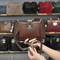کیف چرم قایقی قهوه ای فلوتر