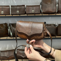 کیف چرم درب پروانه قهوه ای ابر و بادی لیزارد 2