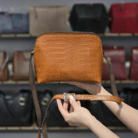 کیف چرم جلو دوخت کوچک عسلی نارنجی ابر و بادی سنگی