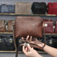 کیف چرم جلو دوخت کوچک قهوه ای ابر و بادی سنگی