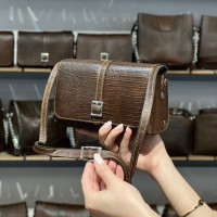 کیف چرم بغل پرچ قهوه ای ابر و بادی لیزارد
