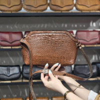 کیف چرم آیسان قهوه ای گرم ابر و بادی سنگی