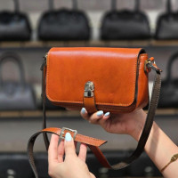 کیف چرم نگار عسلی نارنجی ابر و بادی ساده