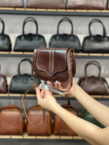 کیف چرم پری قهوه ای سوخته ابر و بادی ساده