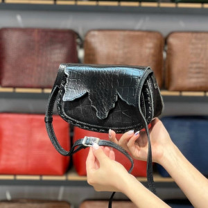 کیف چرم درب برگی مشکی سنگی