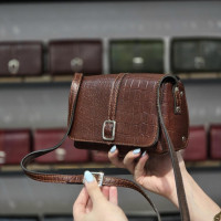 کیف چرم بغل پرچ قهوه ای عنابی سنگی